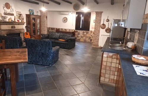 Gaggi Casa | Belvilla by OYO Villa Les barriques
