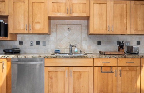 Ben Lomond Casa | Ben Lomond Mediterranean Villa with full sun, spa, and spacious yard