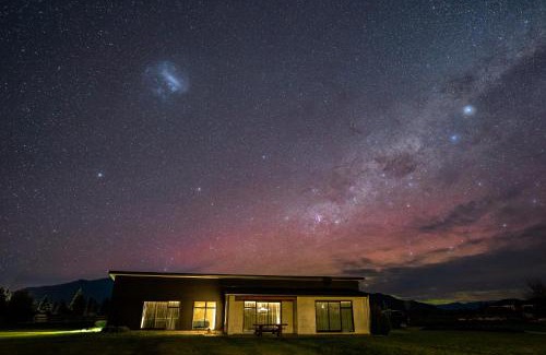 Twizel Casa | Ben Ohau Views On The Drive