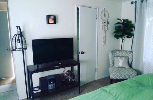 Benbow Casa | Benbow guesthouse with private bathroom and salt pool-pet friendly