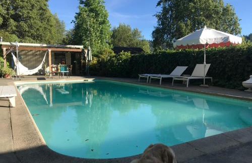 Benbow Casa | Benbow guesthouse with private bathroom and salt pool-pet friendly