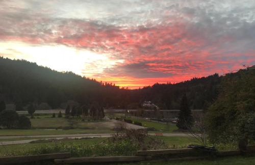 Benbow Casa | Benbow guesthouse with private bathroom and salt pool-pet friendly
