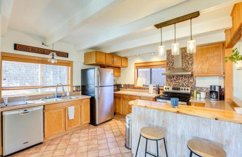 Deschutes River Woods Casa | Bend Home with Fire Pit, 4 Mi to High Desert Museum!