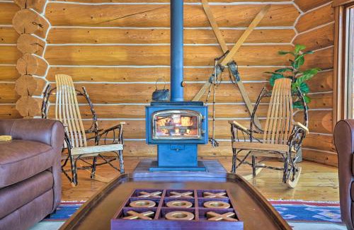 Bend Casa | Bend Log Cabin with Cascade Mountain Views!