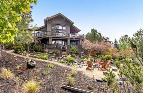 Bend Casa | Bend Oregon mountain mansion luxury