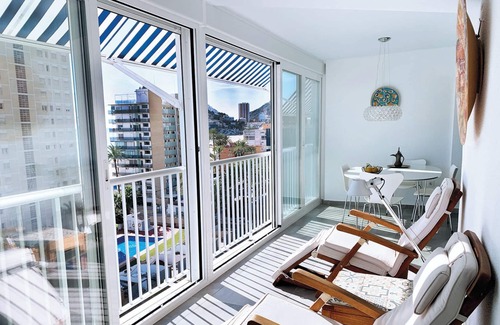 Cala Apartamento | * Benidorm * Tranquila Playa Poniente 100m * Apartamento de lujo * Super-airco *