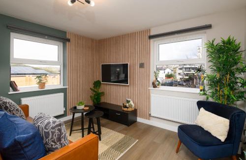 Plasnewydd Casa | Benjamin Suite by Koya Homes - 3 Double Bedroom Apartment, Cardiff City Centre, Free Parking