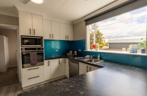 Twizel Casa | Benmore Bach, Central location, Twizel