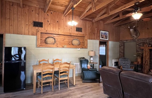 Kirby Cabina | Bennet Cove Cabin, Lake Greeson
