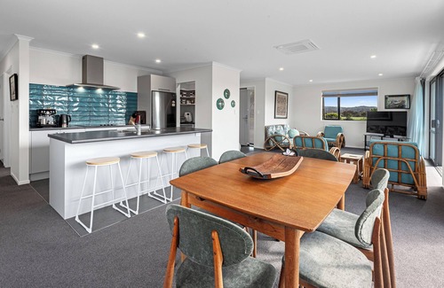 Waipu Casa | Bennett's Bach - Waipu Holiday Home