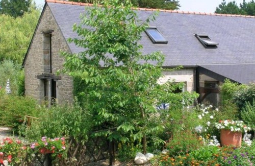 Clohars-Fouesnant Casa | Benodet 4 casas rurales y 5 apartamentos en hermoso jardín seguro de 8 acres