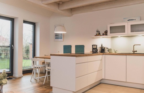 Rysum Apartamento | "Bente" cozy maisonette apartment with terrace in the historic Gulfhof