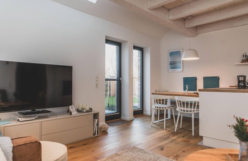 Rysum Apartamento | "Bente" cozy maisonette apartment with terrace in the historic Gulfhof