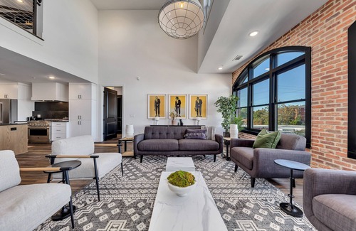 Castleberry Hill Apartamento | Benz View Penthouse w Rooftop, Secure Parking