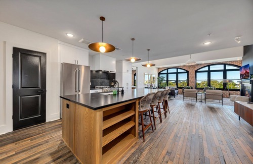 Castleberry Hill Apartamento | Benz View Penthouse w Rooftop, Secure Parking