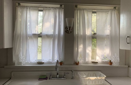 Berea Casa | Berea BaldwinWallace - Pet Friendly Cottage