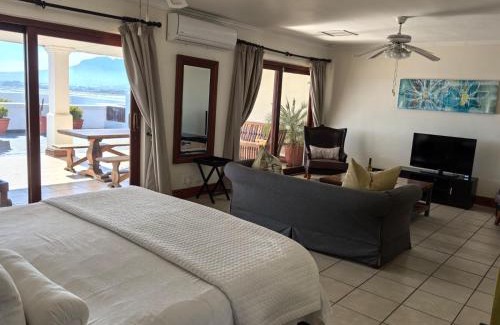 Gordons Bay Central Casa | Berg en Zee Guesthouse