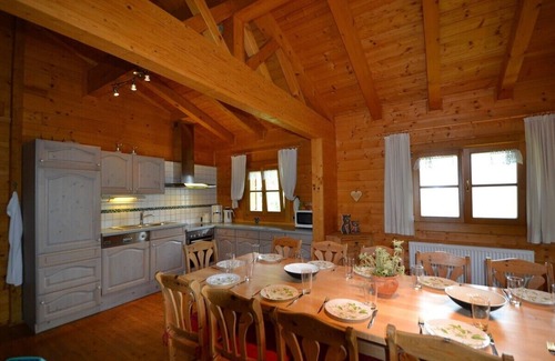 Emberg Chalet De Esquí | Confort chalet con gran sauna al aire libre