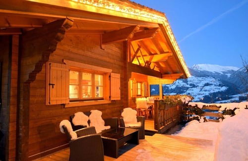 Emberg Chalet De Esquí | Confort chalet con gran sauna al aire libre