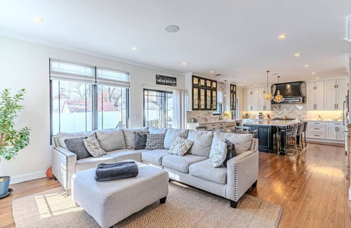 Maywood Casa | Bergen County | NYC Bus | Malls