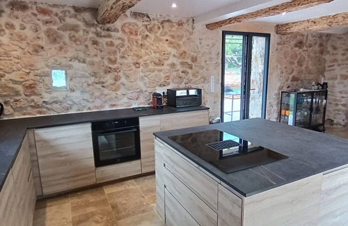 Ampus Otro | Bergerie en Pierre Dans la Campagne Provençale