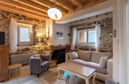 Sazos Casa | Bergerie Pyrénéenne Rénovée - 4 Chambres - 8 Pers. - Jardin - Stationnement Public - 3 Stations de Ski - FR-1-402-132