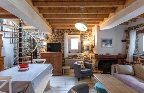 Sazos Casa | Bergerie Pyrénéenne Rénovée - 4 Chambres - 8 Pers. - Jardin - Stationnement Public - 3 Stations de Ski - FR-1-402-132