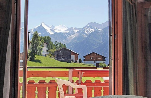 Graechen Apartamento | Bergfink Dachgeschoss by Interhome