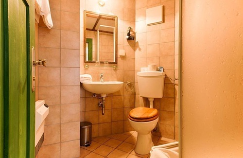 Schmilka Cama Y Desayuno | Berghaus Rauschenstein: Triple room (half board) - Bio- & Nationalparkrefugium