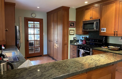 Albany Casa | Berkeley / Albany 2 BR Inicio. Perfecto para parejas, familias, nuevos abuelos!