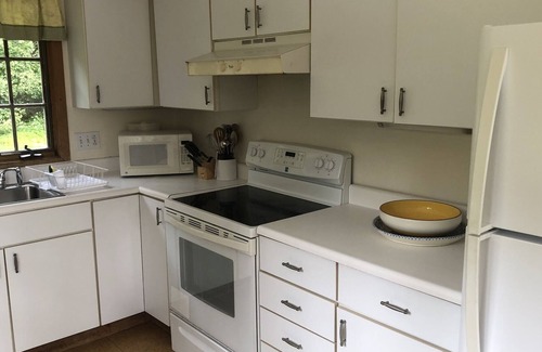 Alford Cabaña | Berkshire Chalet getaway guest cottage private, dog safe & friendly.