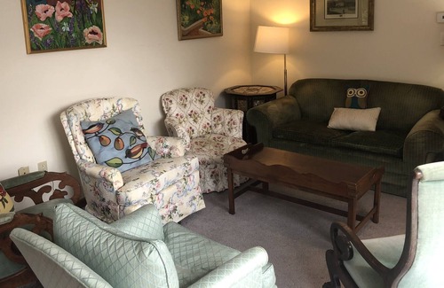 Alford Cabaña | Berkshire Chalet getaway guest cottage private, dog safe & friendly.