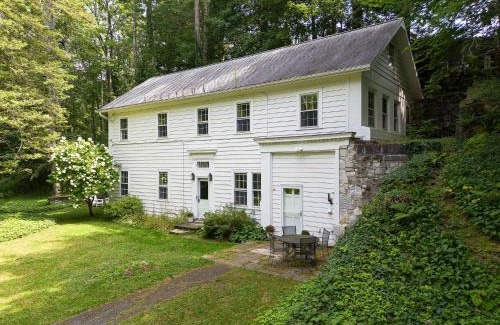 Great Barrington Casa | Berkshire Vacation Rentals 1900s Factory Turned Modern Berkshires Retreat