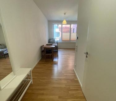 Tiergarten Apartamento | Berlin Apartment Genthiner 2