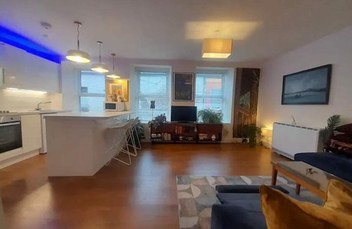 Bantry Condominio | Berlin Wall Apartment at The Residence Bantry