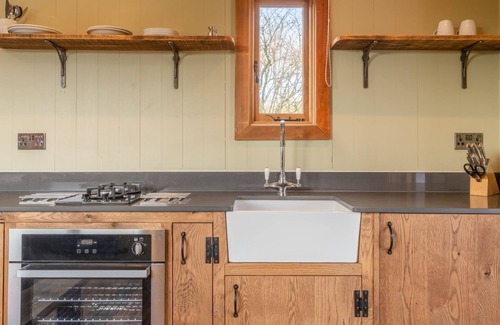 Lydney Cabaña | Bertha - sleeps 2 guests in 1 bedroom