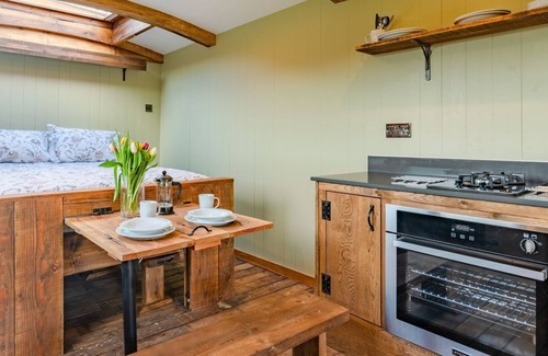 Lydney Cabaña | Bertha - sleeps 2 guests in 1 bedroom