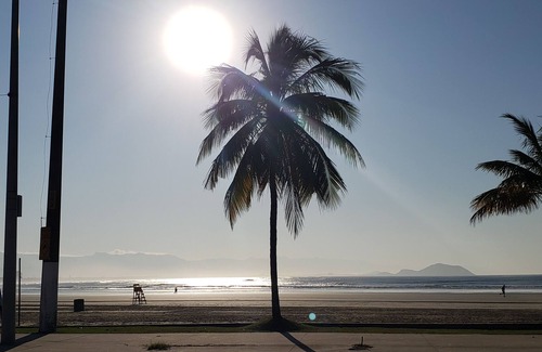 Vila Clais Apartamento | Bertioga Cove. One block from the beach.