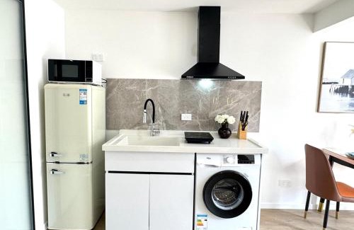 Daisy Hill Casa | Beryl 1bdr studio in Daisy Hill-minutes to M1 highway