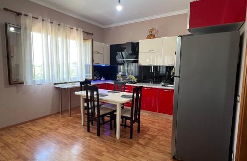 Mbrostar-Urë Apartamento | Besa House