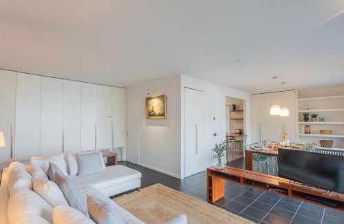 Moltrasio Apartamento | Besana 9 on the Lake - Private garden & parking by Rent All Como