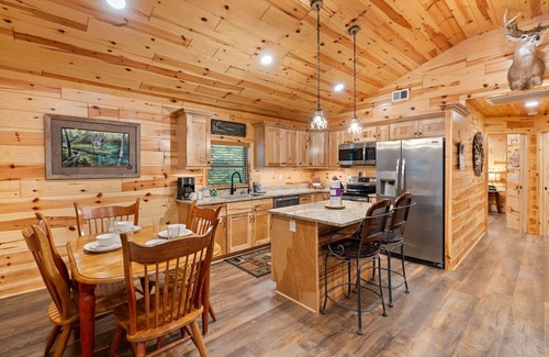 Cosby Cabina | Beside Still Water 2 - 2 Bedrooms, 2 Baths, Sleeps 6 by RedAwning
