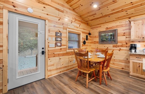 Cosby Cabina | Beside Still Water 2 - 2 Bedrooms, 2 Baths, Sleeps 6 Home by RedAwning