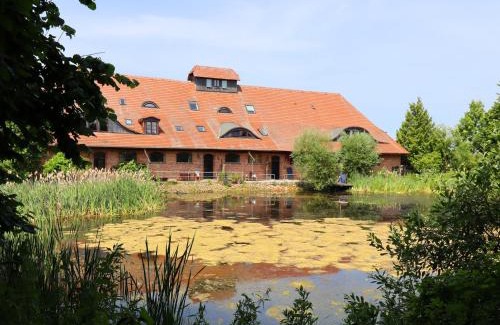 Neu Bartelshagen Apartamento | Besondere Ferienwohnung Bibliothek in Buschhagen, cleaning included
