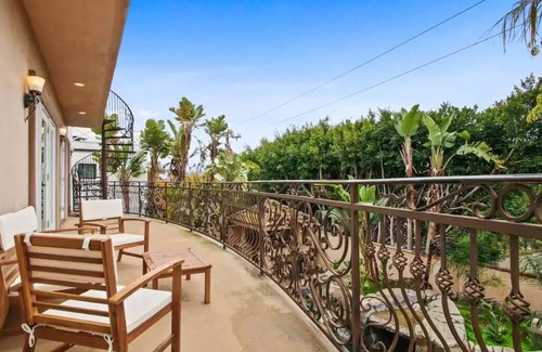 Newport Beach Casa | Bespoke Bookings on Cliff
