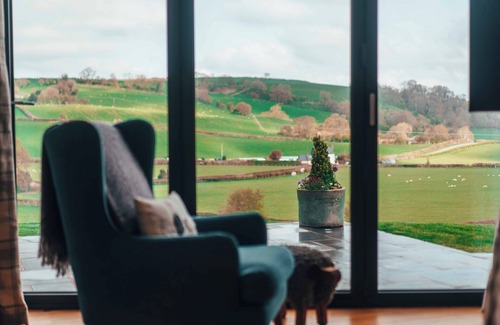 Montgomery Casa | Bespoke countryside retreat sleeping 4. Pet friendly with a hot tub and BBQ.