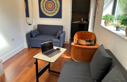 Hendon Casa | Bespoke Gallery guesthouse