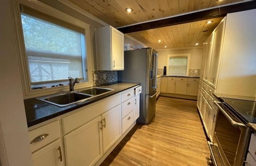 Kings County Casa | Bespoke Lake Cottage