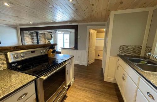 Kings County Casa | Bespoke Lake Cottage