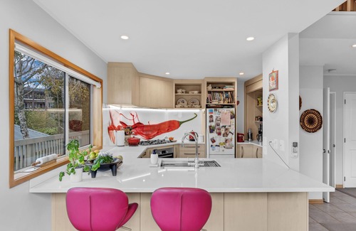 Greenlane - Ellerslie Casa | Contemporary Family Home with Garage & Courtyard